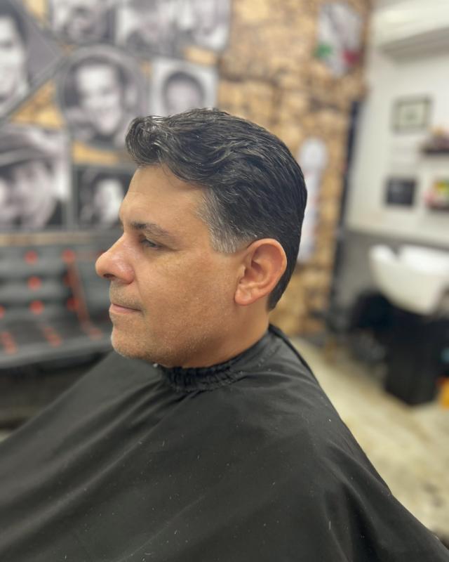 Corte social clássico, de perfil